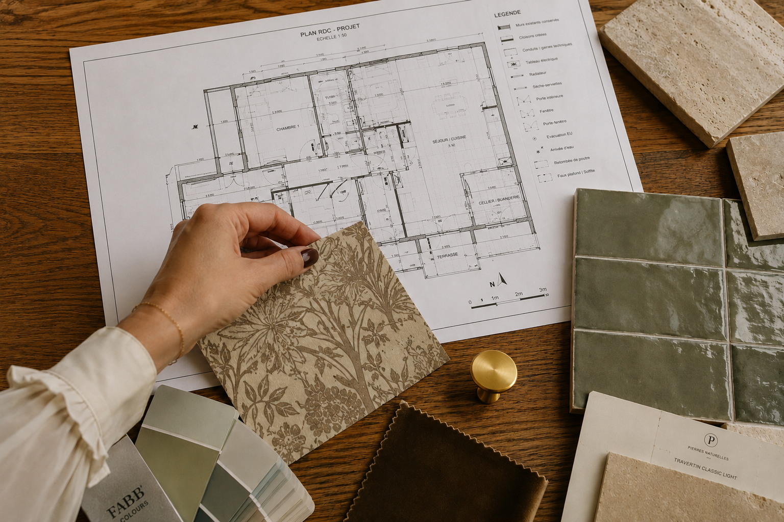 Plan de rénovation et échantillons de matériaux